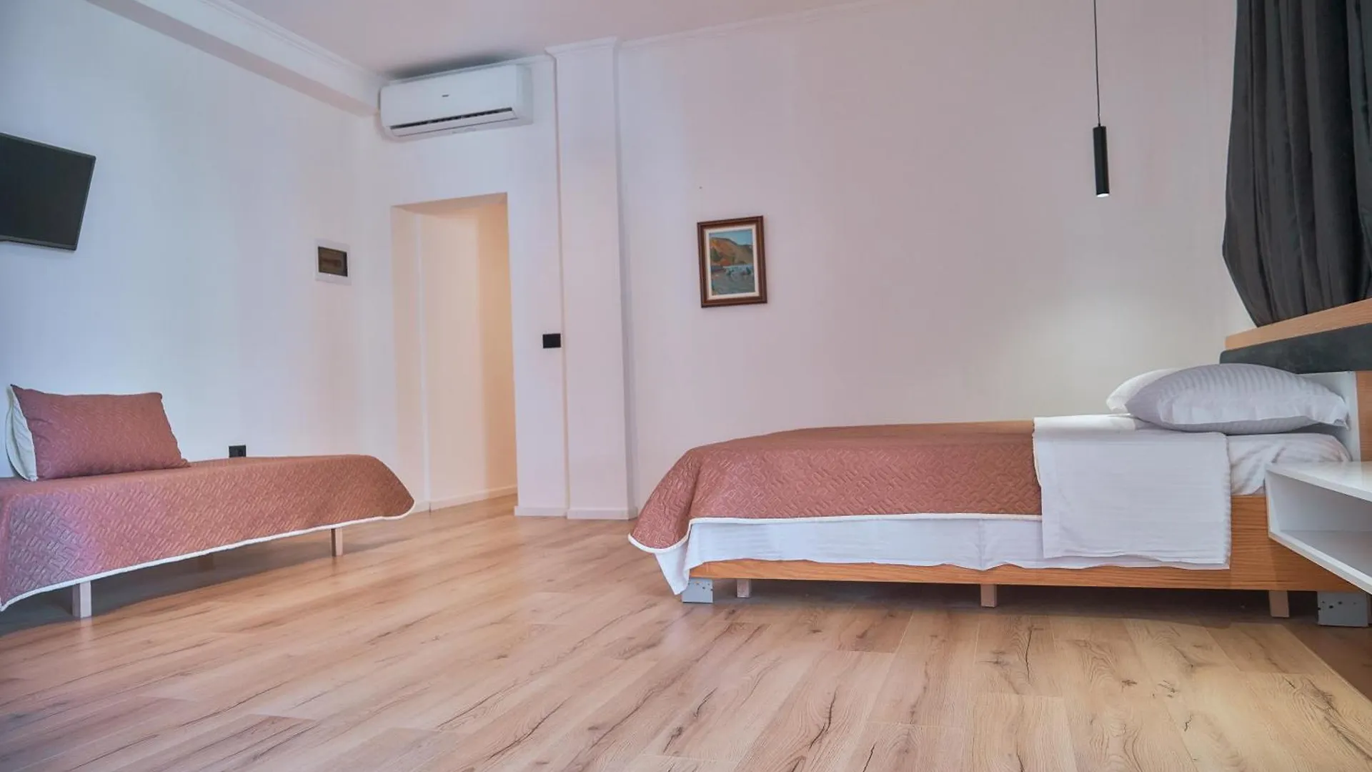 Kalpazo Inn 티라나 호텔
