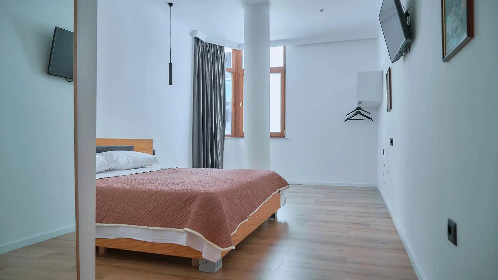 호텔 Kalpazo Inn 티라나
